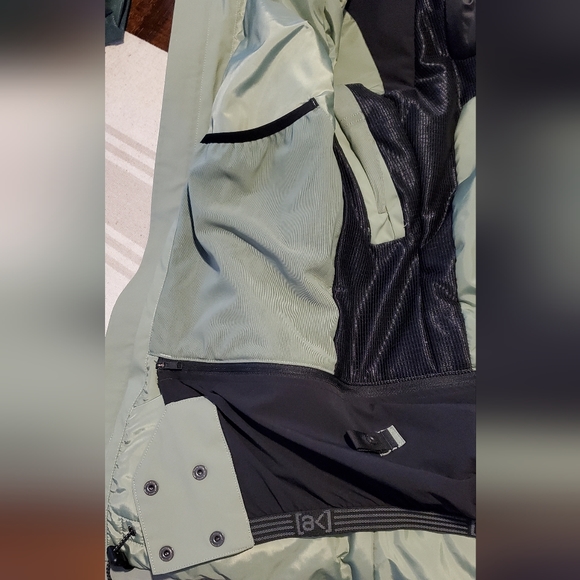 Womens Burton AK 2L GORE-TEX Embark Jacket - Picture 3 of 14
